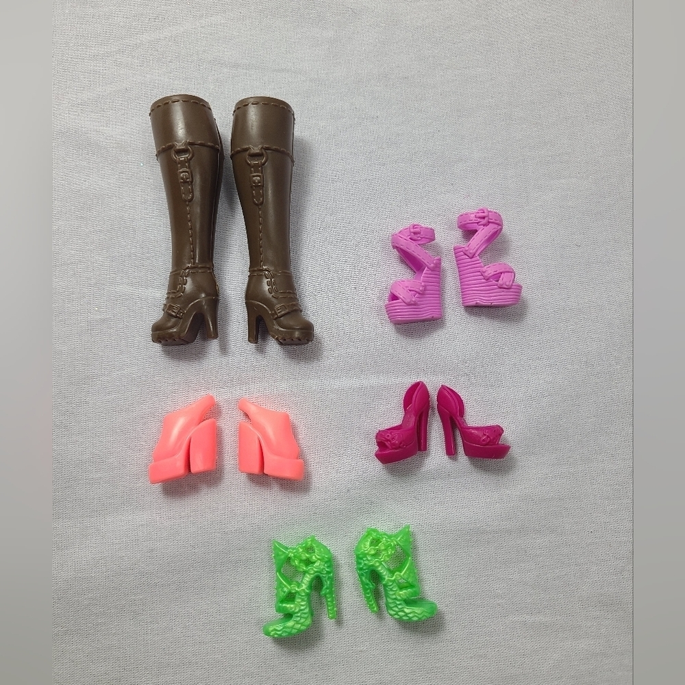 Assortment of barbie shoes- 5 pairs